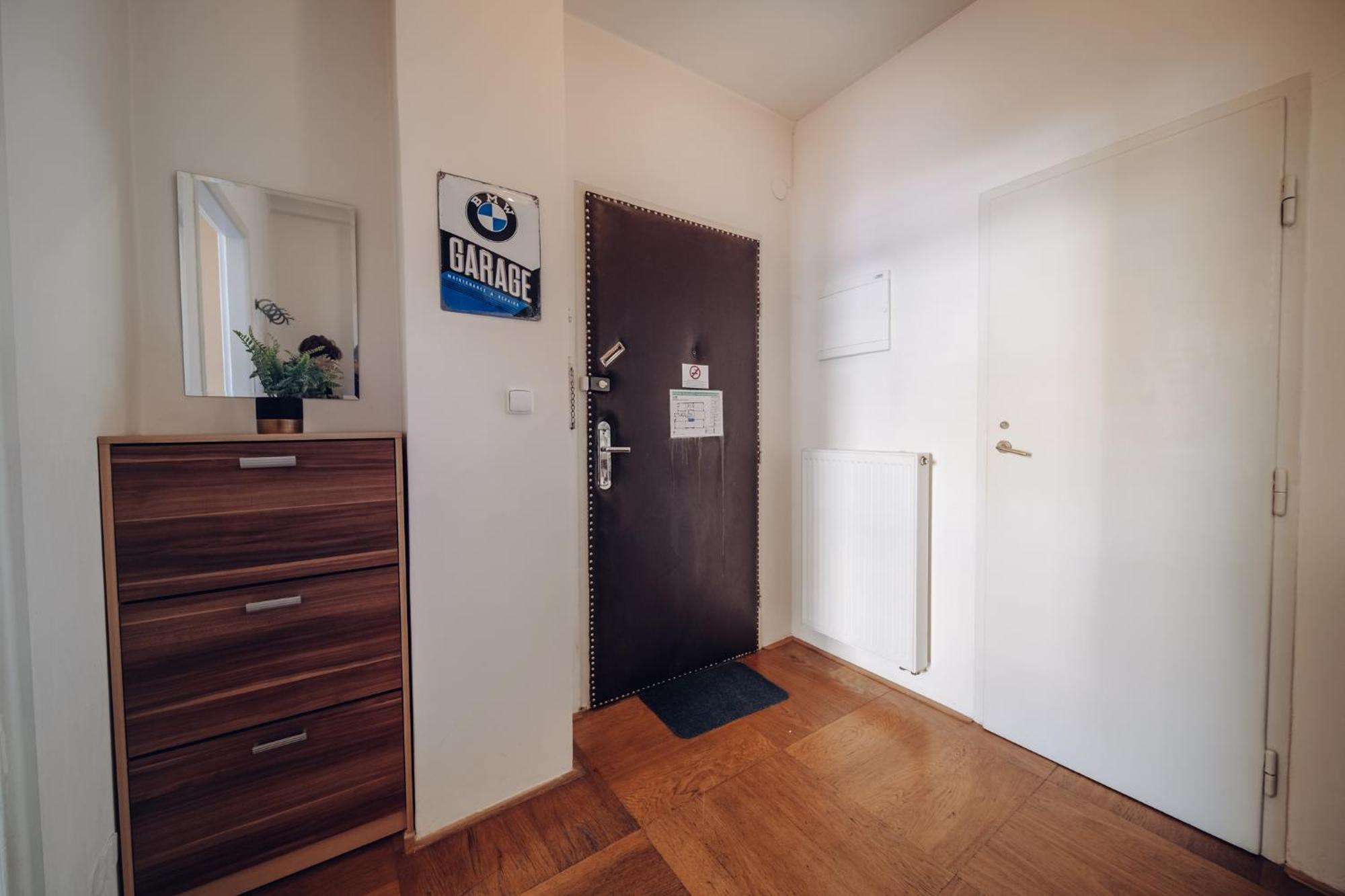 Downtown 2Bd Riverside Apartment Near Dancing House — Photos 3